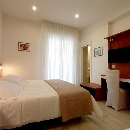 Hotel Brotas Rimini Exterior foto