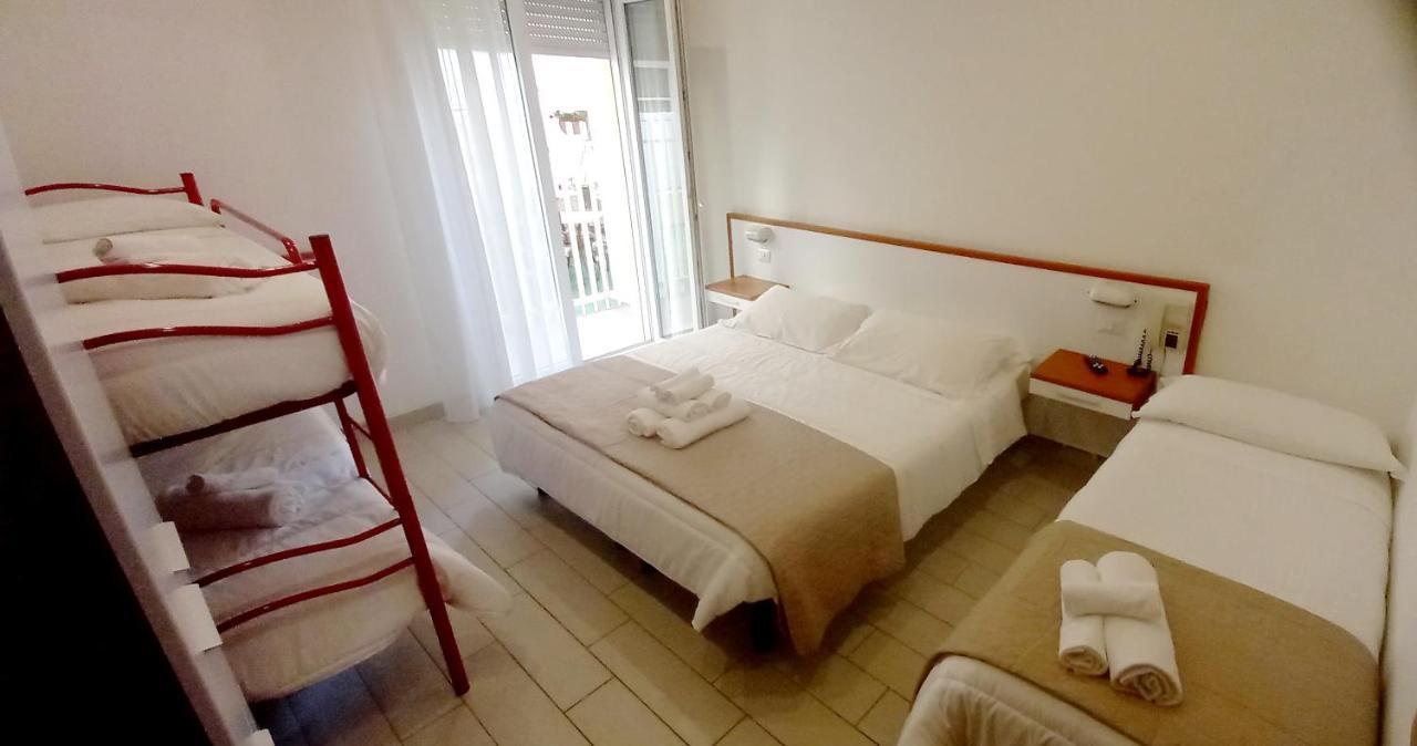 Hotel Brotas Rimini Exterior foto
