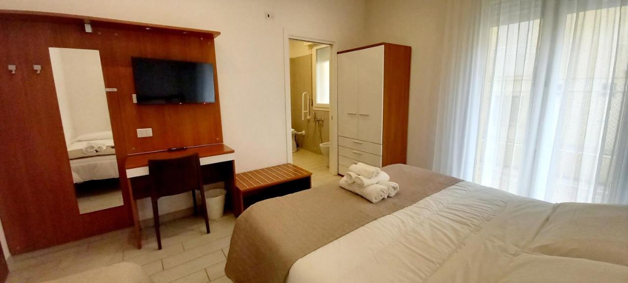 Hotel Brotas Rimini Exterior foto