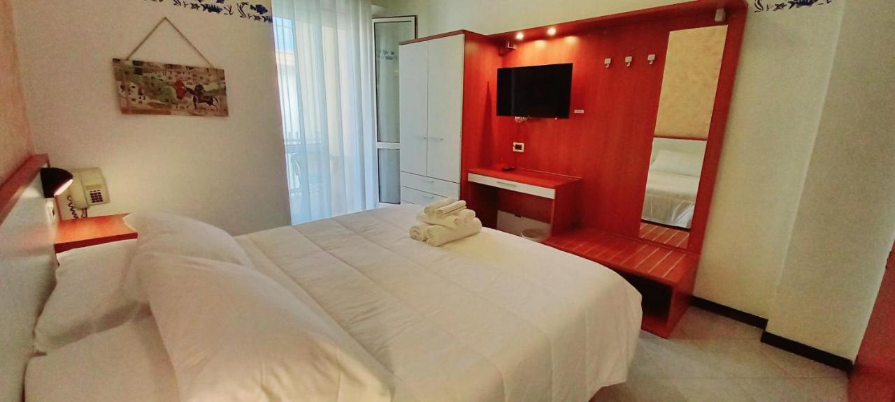 Hotel Brotas Rimini Exterior foto
