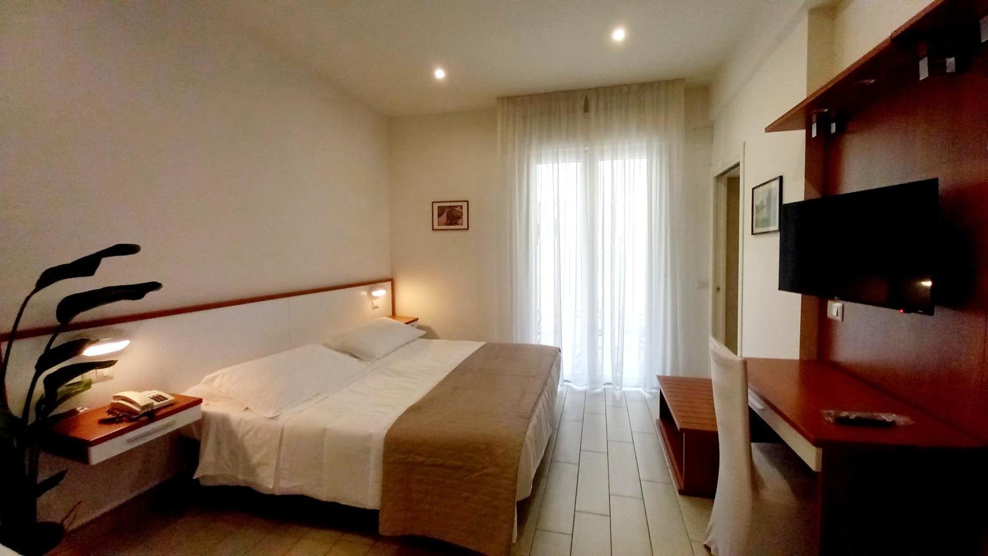 Hotel Brotas Rimini Exterior foto