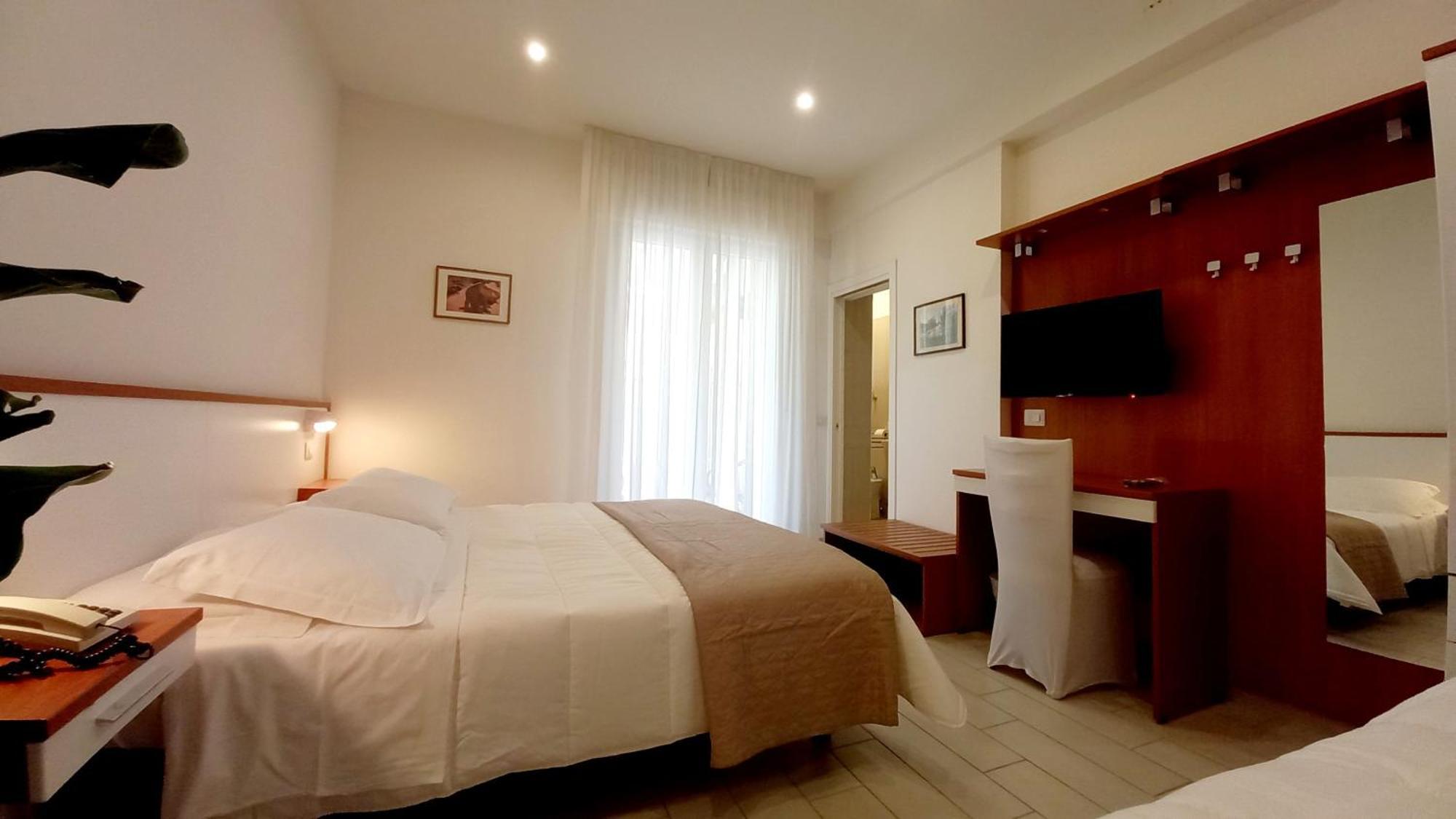 Hotel Brotas Rimini Exterior foto