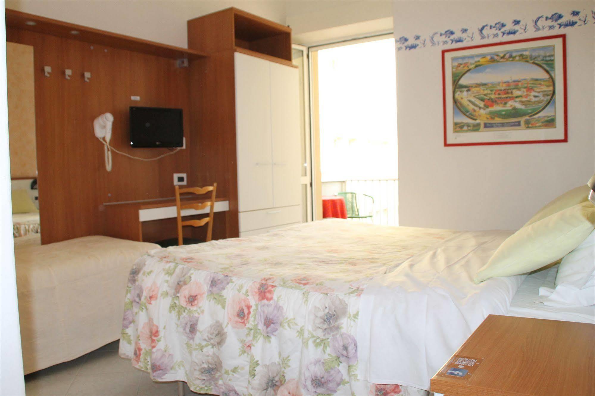 Hotel Brotas Rimini Exterior foto
